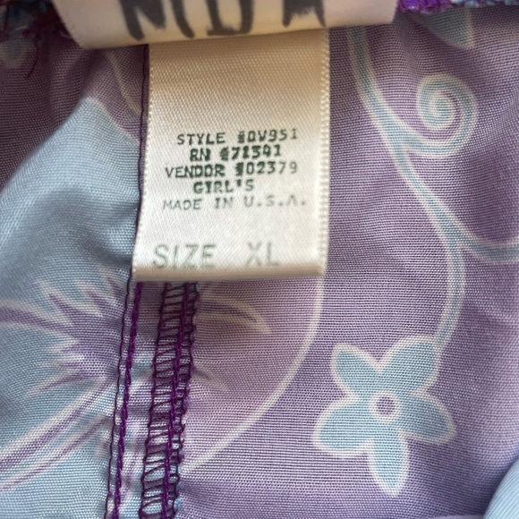 Women’s LL Bean unlined shorts flower print, size XL - Picture 4 of 5